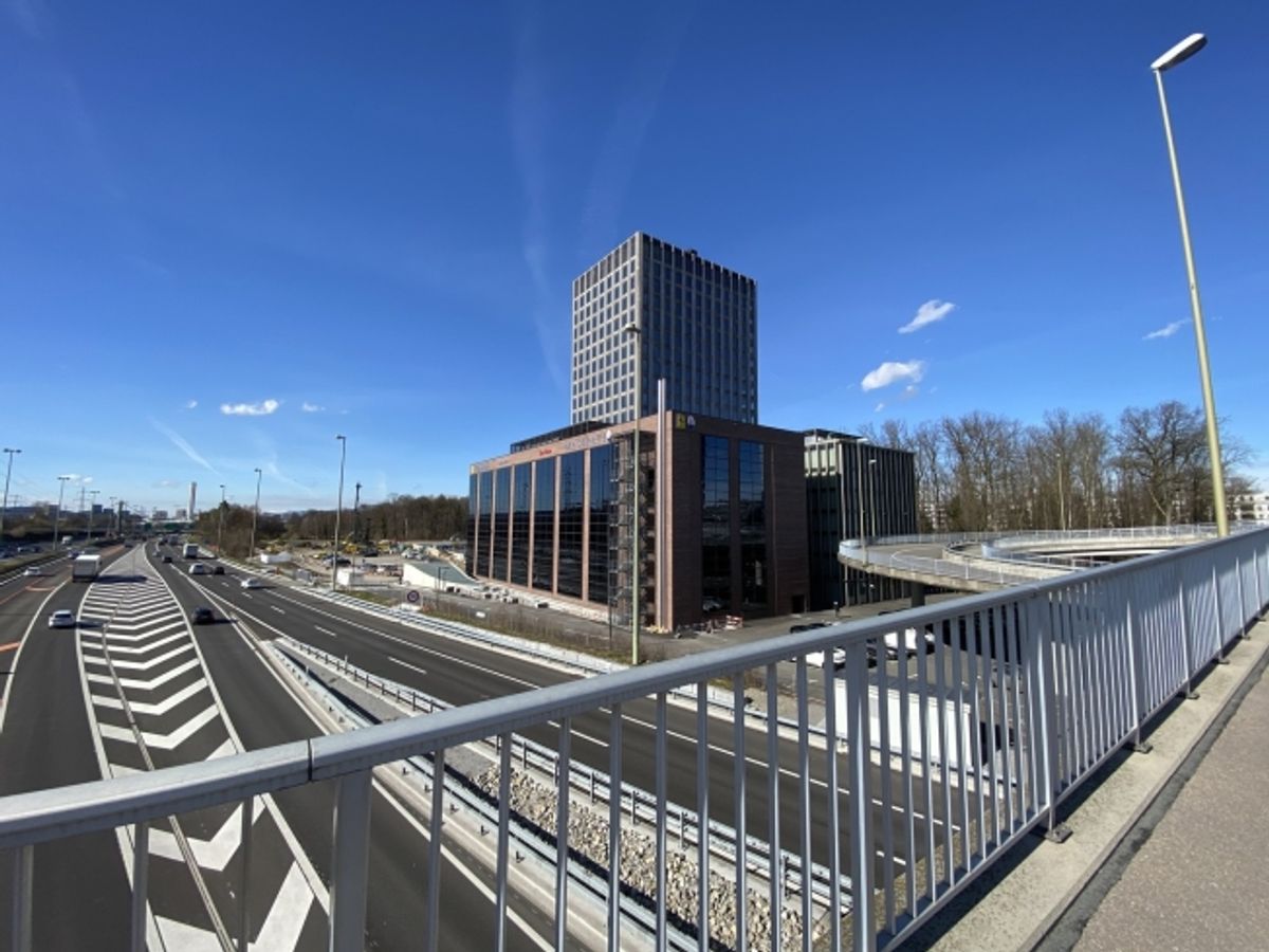 R4 - Einzigartiges Autohaus mit höchstmöglicher Visibilität - 1