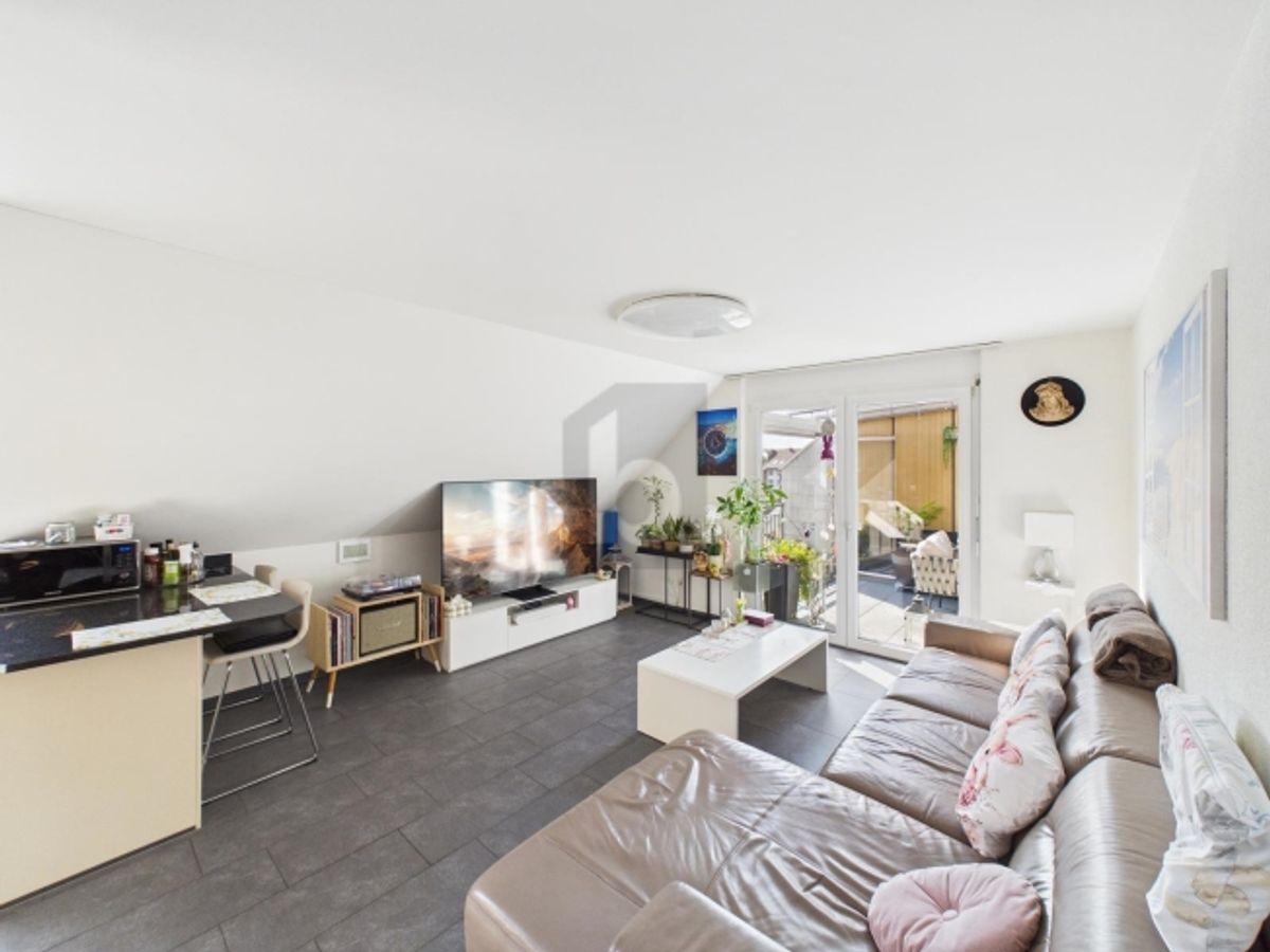 RUHIG MIT LIFT UND VERGLASTEM BALKON - 4
