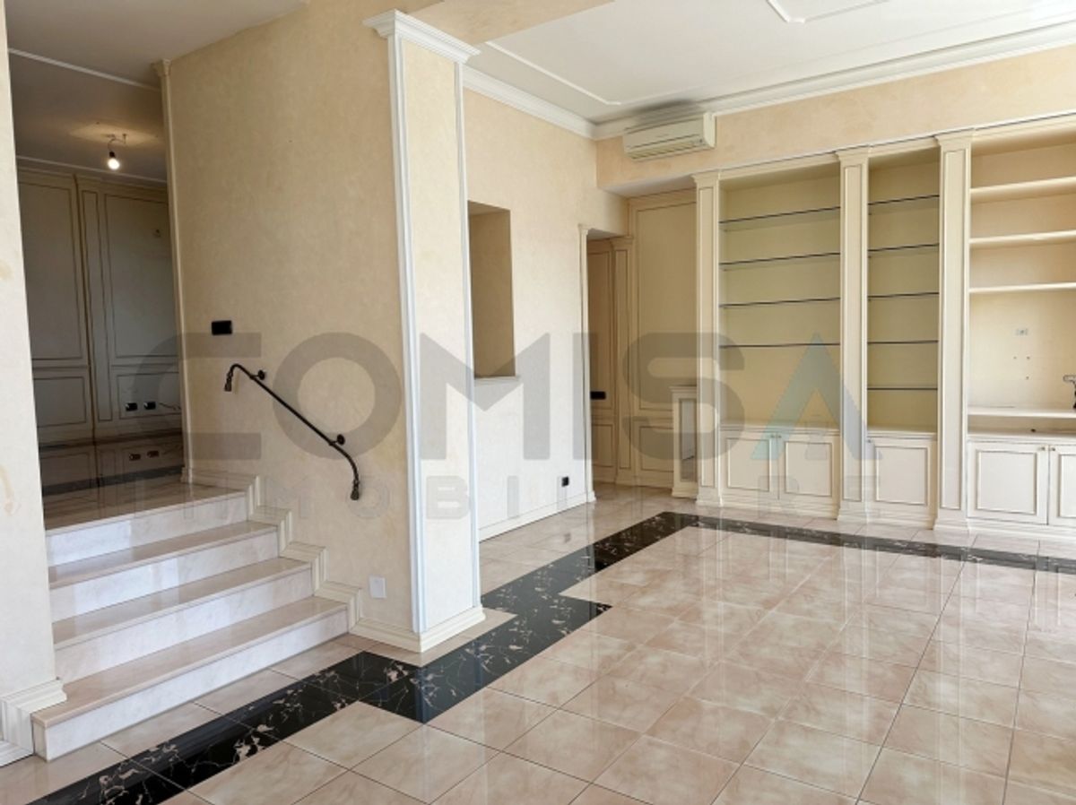 CASTAGNOLA 
Exklusive 4,5-Zimmer-Wohnung, 2-Zimmer-Studio und Garten - 3