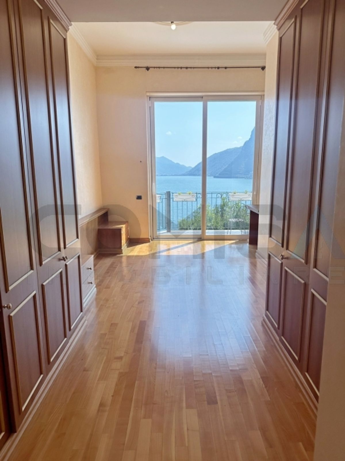 CASTAGNOLA 
Exklusive 4,5-Zimmer-Wohnung, 2-Zimmer-Studio und Garten - 9