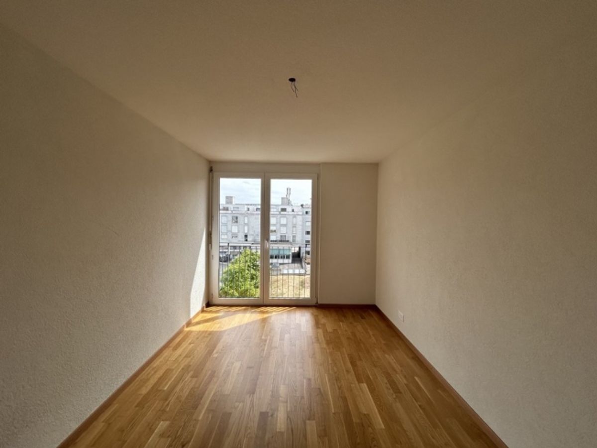 Große 4,5-Zimmer-Wohnung in der Nähe aller Annehmlichkeiten - 2