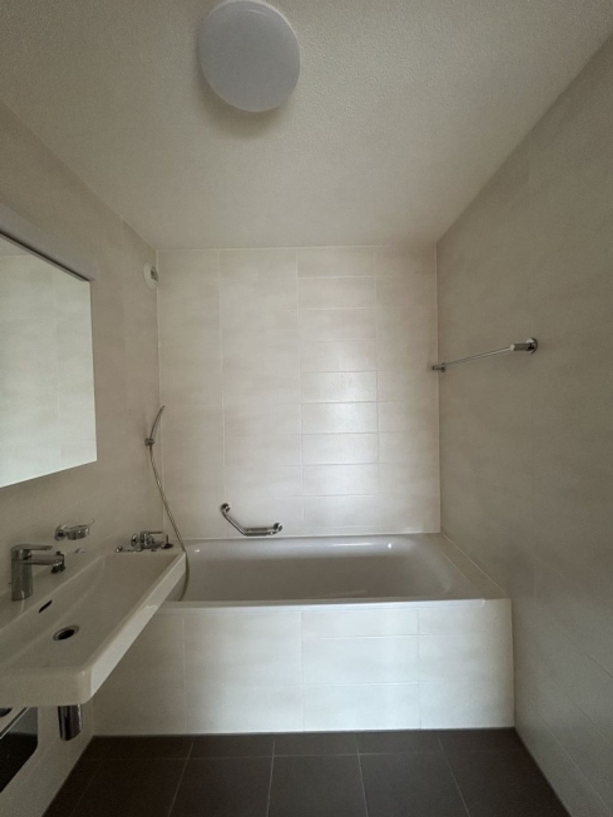 Große 4,5-Zimmer-Wohnung in der Nähe aller Annehmlichkeiten - 5