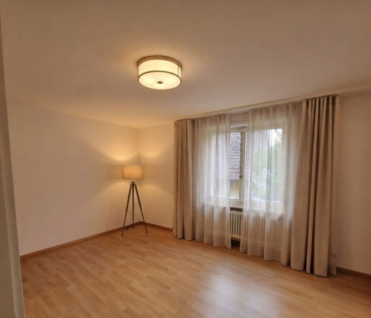 Stadtleben und Ruhe vereint Attraktive 2.5-Zimmerwohnung mit Balkon in 8003 Zürich - 2