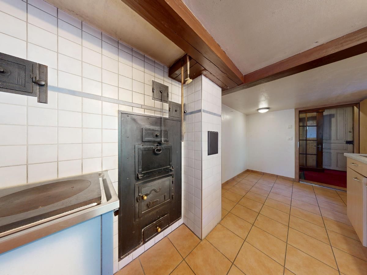 Wohnhaus mit freistehender Doppelgarage und Gartenanlage - 4