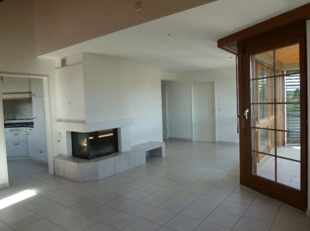 Lichtdurchflutete Maisonette, sonniger Balkon und effiziente Fussbodenheizung - 0