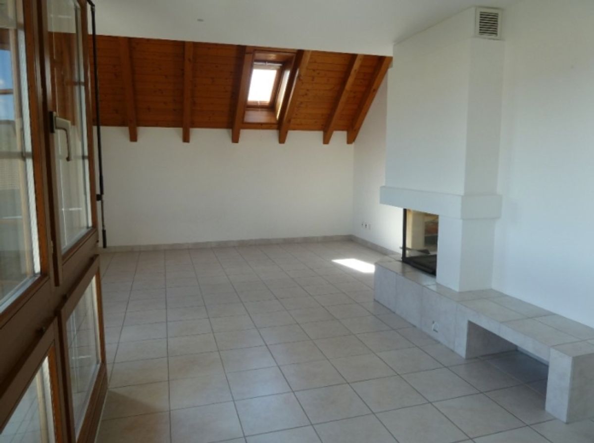 Lichtdurchflutete Maisonette, sonniger Balkon und effiziente Fussbodenheizung - 1