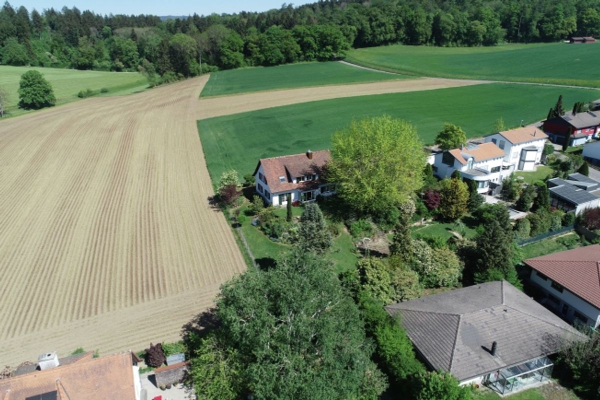 8.5-Zimmer-Landhausvilla an bester Aussichtslage mit grossem Garten - 0