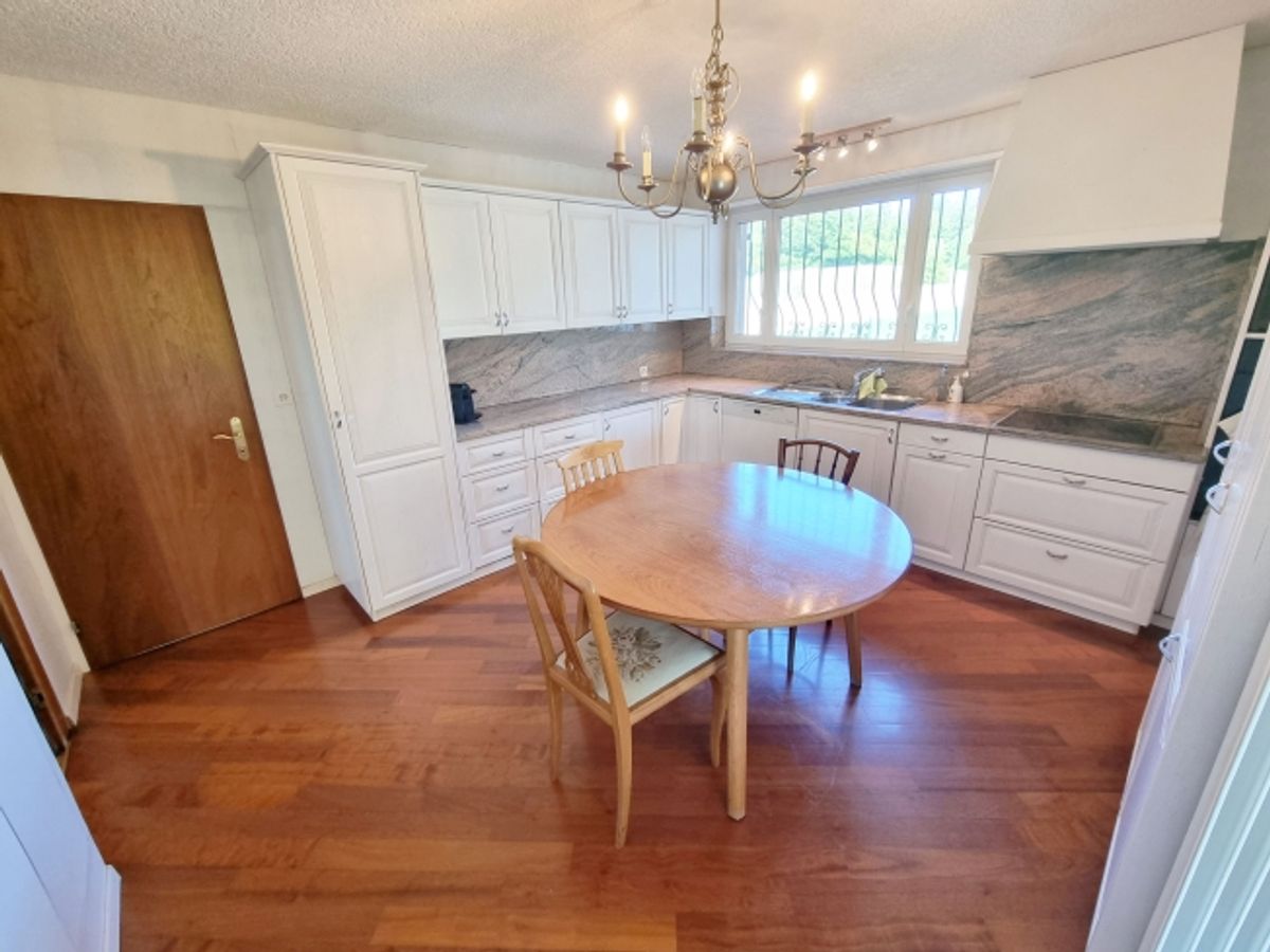 8.5-Zimmer-Landhausvilla an bester Aussichtslage mit grossem Garten - 3