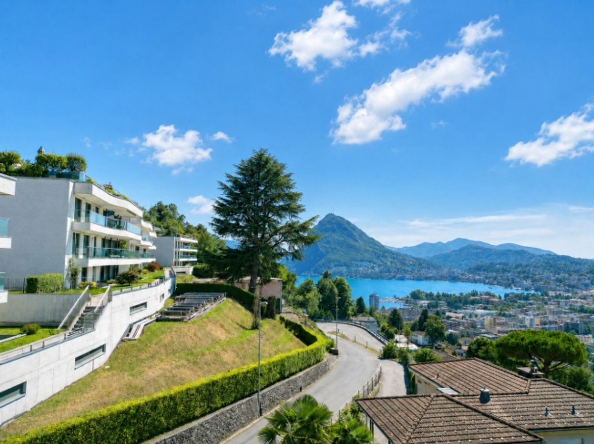 Elegante Ferienwohnung mit Terrasse und Panoramablick auf den See und - 0