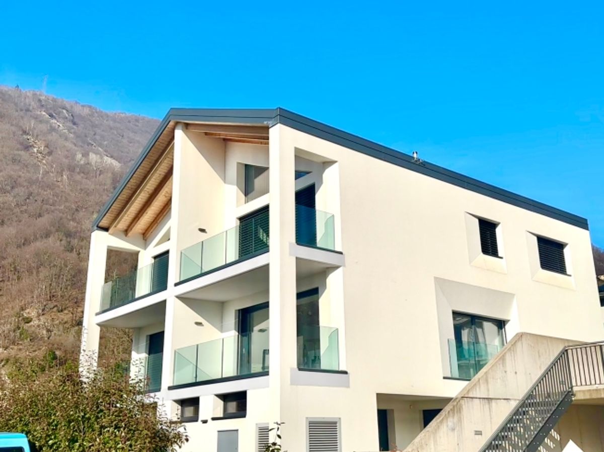 Eleganza Moderna e Comfort Villa con Rifiniture di Pregio - 0