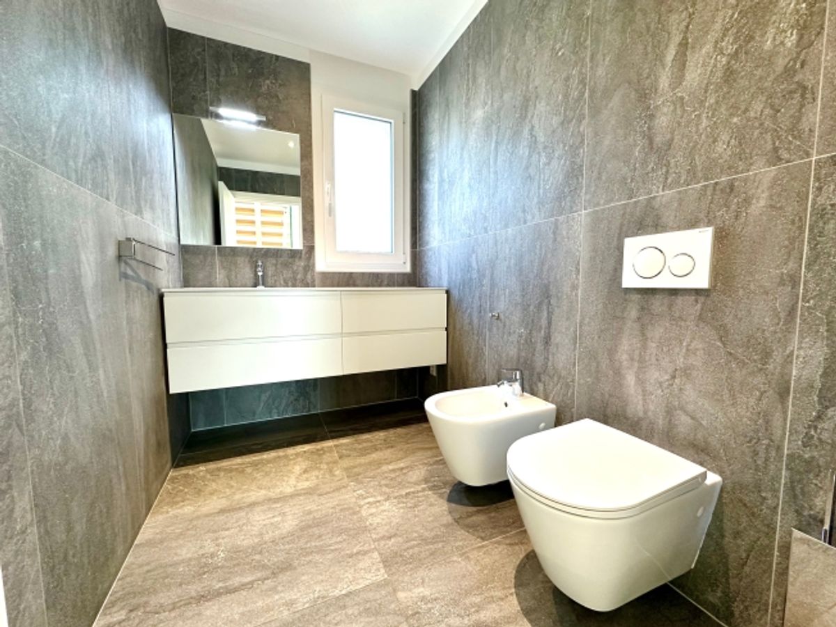 Eleganza Moderna e Comfort Villa con Rifiniture di Pregio - 9