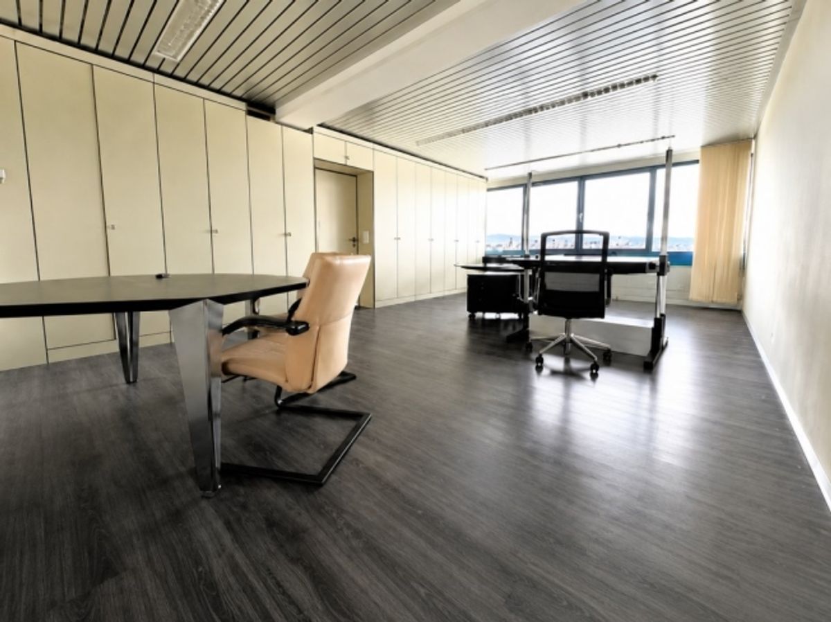 Verwaltung/Büro 6 Zimmer in Kerzers - 0