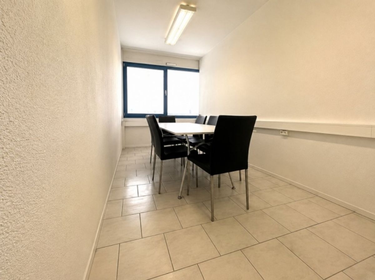 Verwaltung/Büro 6 Zimmer in Kerzers - 3