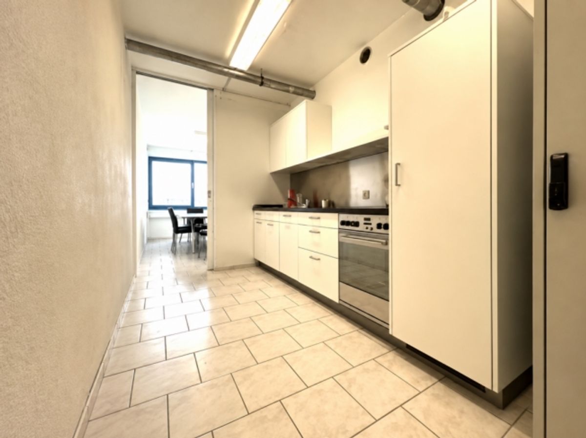 Verwaltung/Büro 6 Zimmer in Kerzers - 4