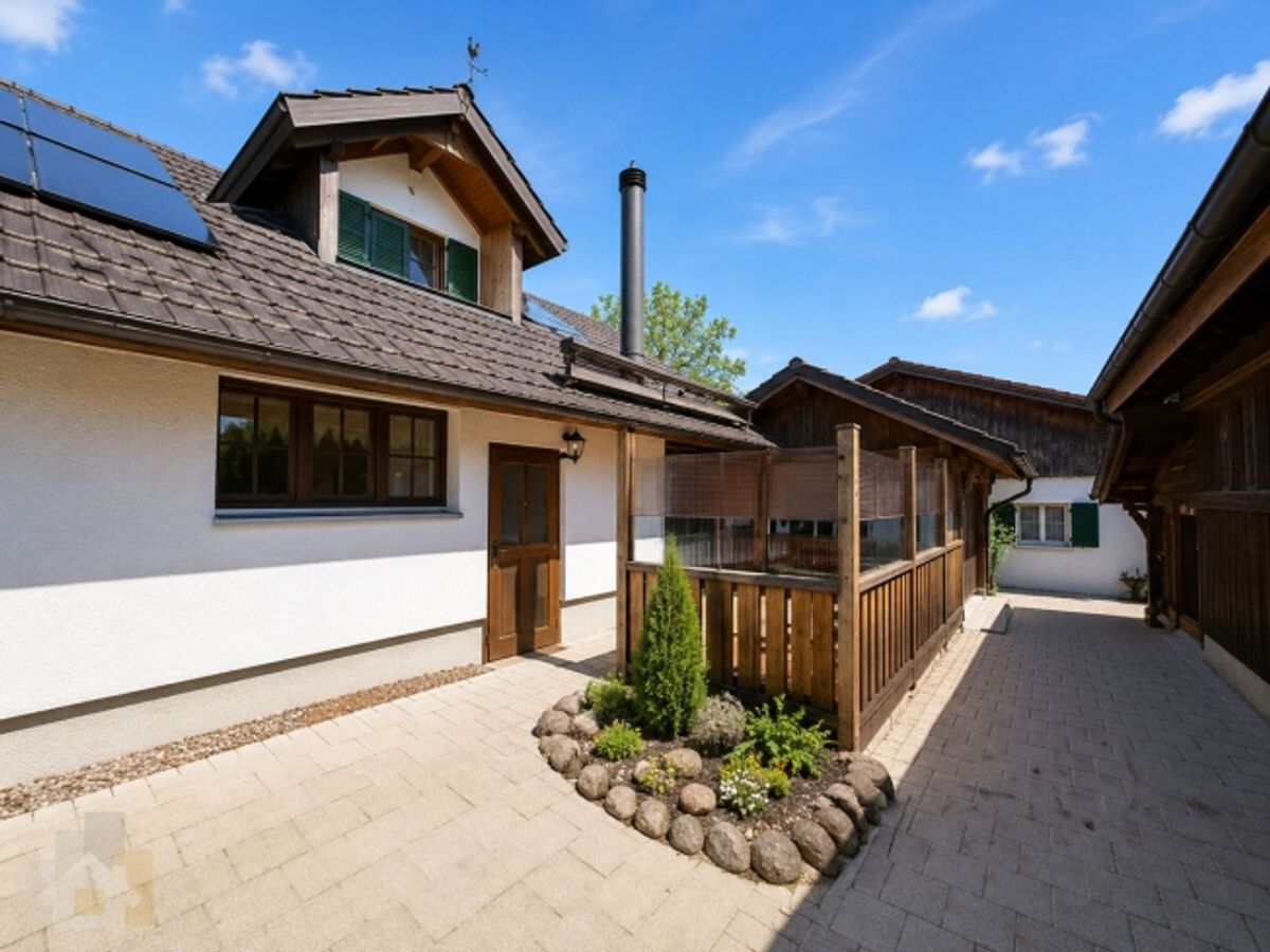 Charmantes Landhaus mit Gästehaus und vielseitigem Nebenhaus - 2