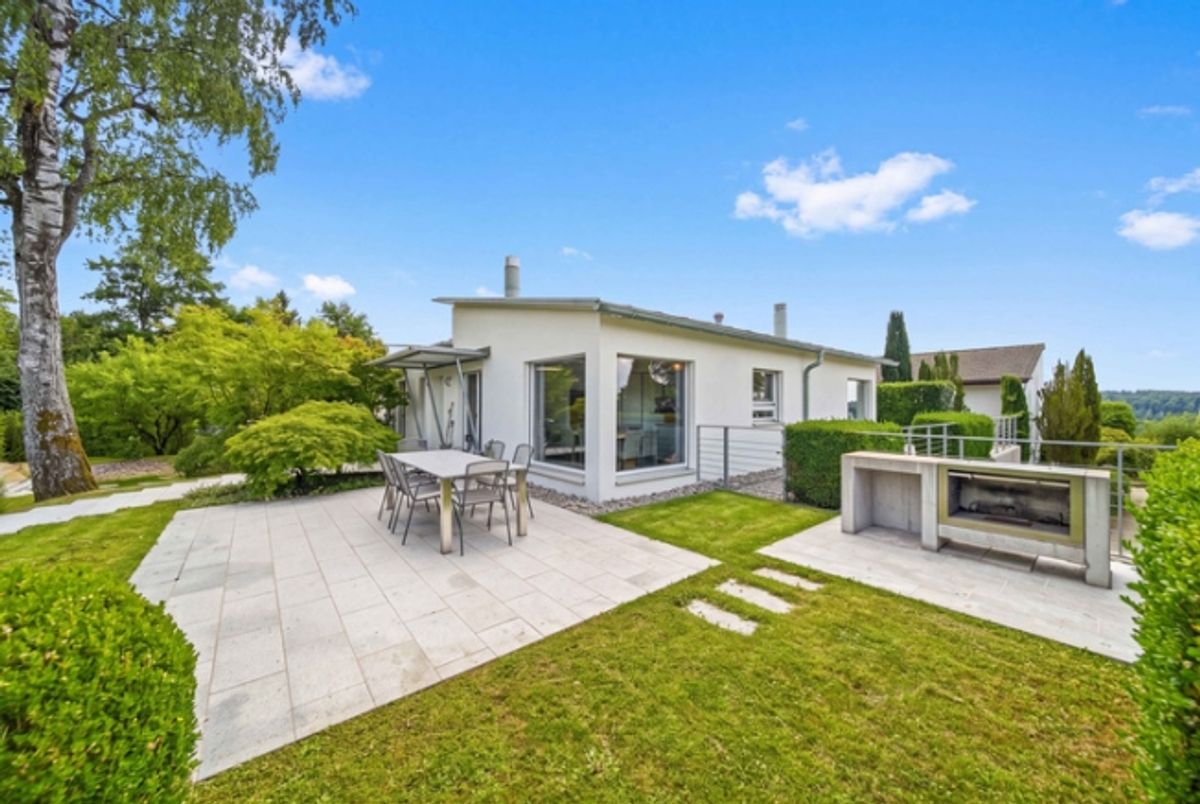 ERHOBEN MIT BLICK INS GRÜNE - GEDIEGENES 6.5 ZIMMER EINFAMILIENHAUS - 0