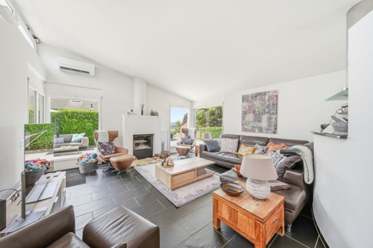 ERHOBEN MIT BLICK INS GRÜNE - GEDIEGENES 6.5 ZIMMER EINFAMILIENHAUS - 1