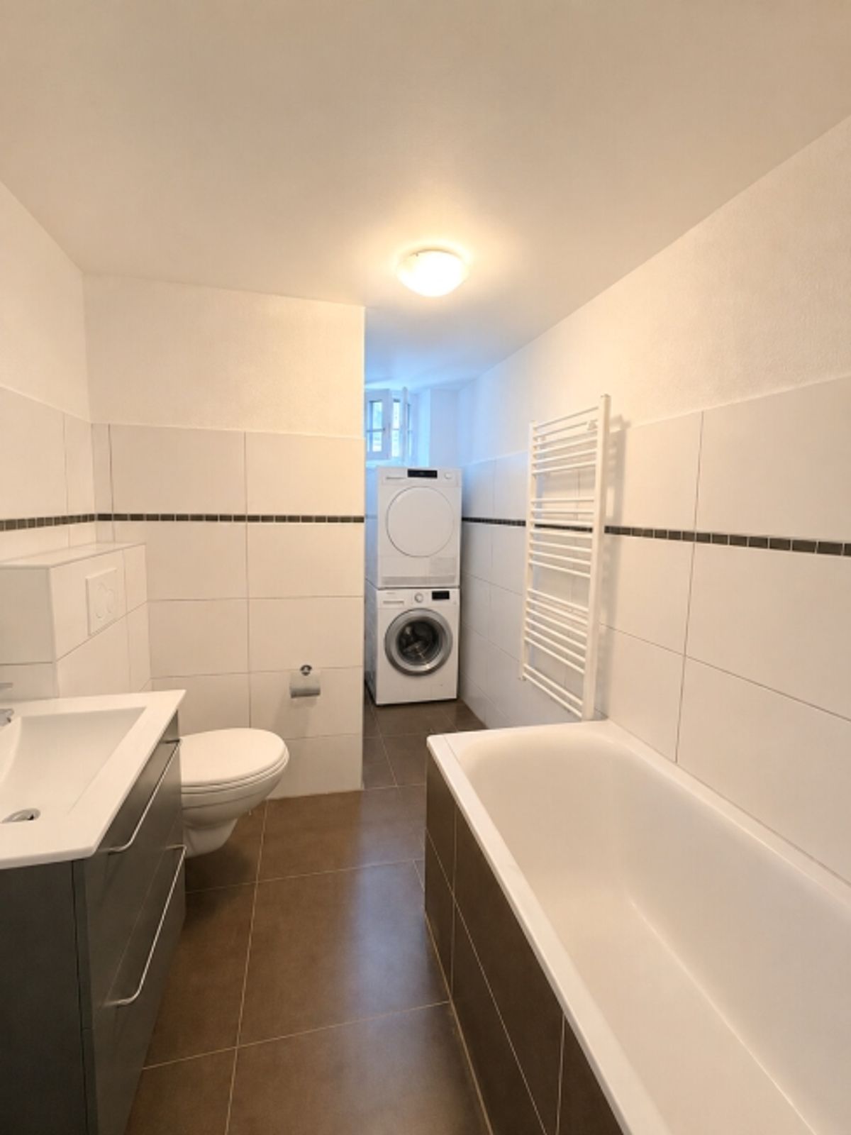 Zentrale 3.5-Zimmer-Wohnung im Hochparterre mit grossem Balkon - 0
