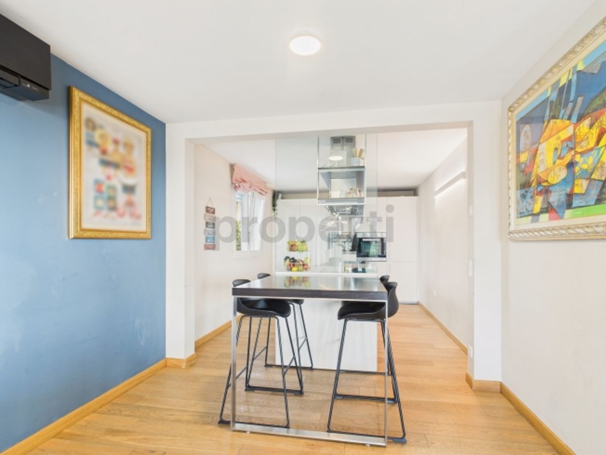 Elegante appartamento 4.5 locali con parcheggio privato, Balerna - 4