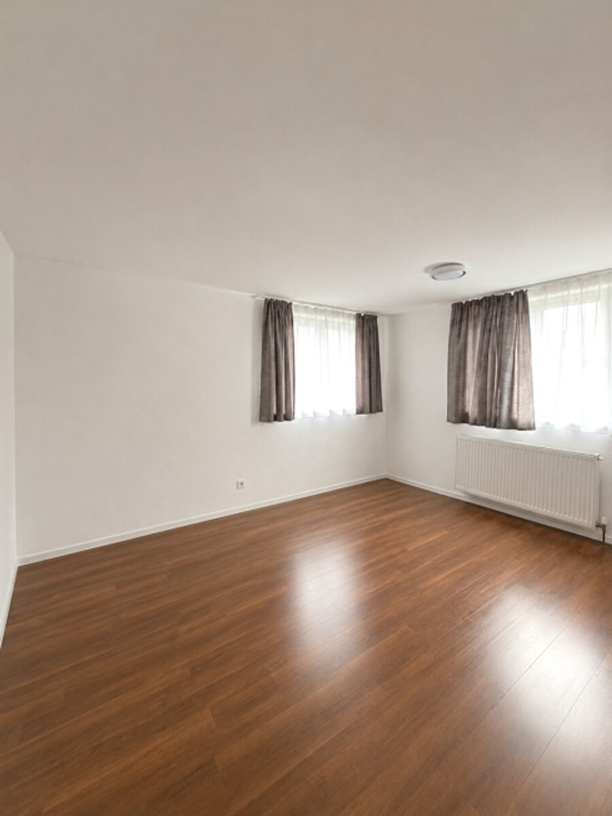 Zentrale 3.5-Zimmer-Wohnung im Hochparterre mit grossem Balkon - 3