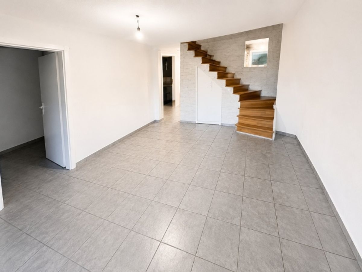 Grosszügiges Mehrgenerationenhaus mit drei Wohneinheiten - 1
