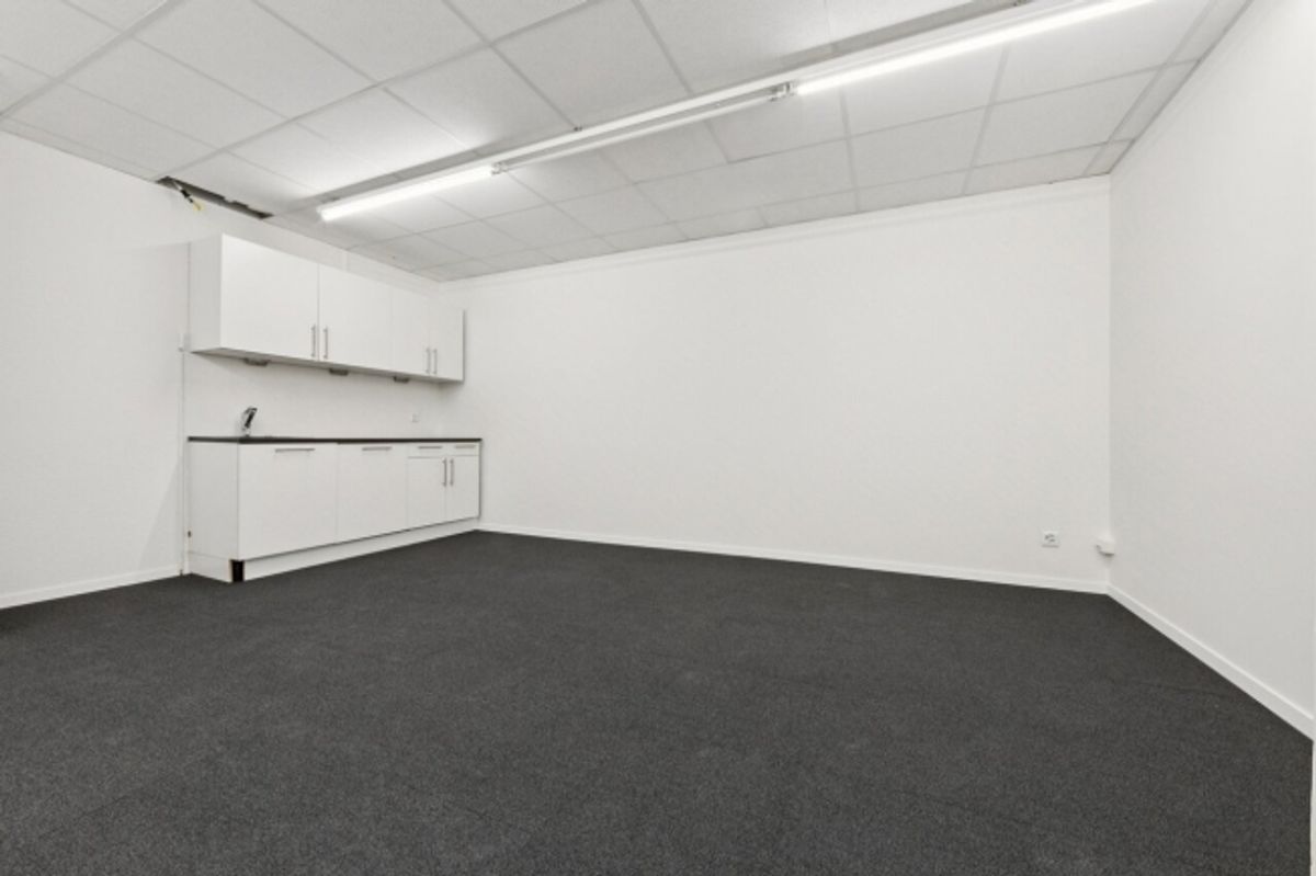 Gewerbefläche oder Atelier mit Büro- und Produktionsteil - 8