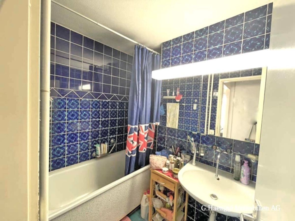 Helle 3 12 Zimmer-Wohnung mit zwei grossen Balkonen - 12