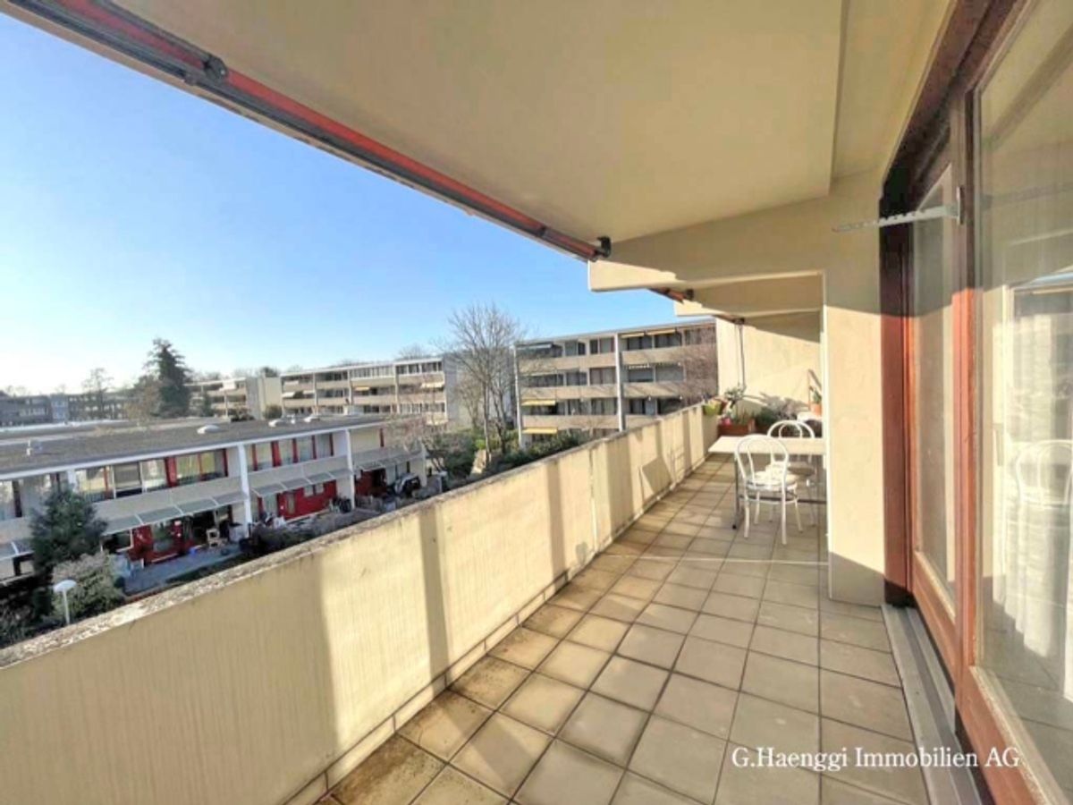 Helle 3 12 Zimmer-Wohnung mit zwei grossen Balkonen - 2