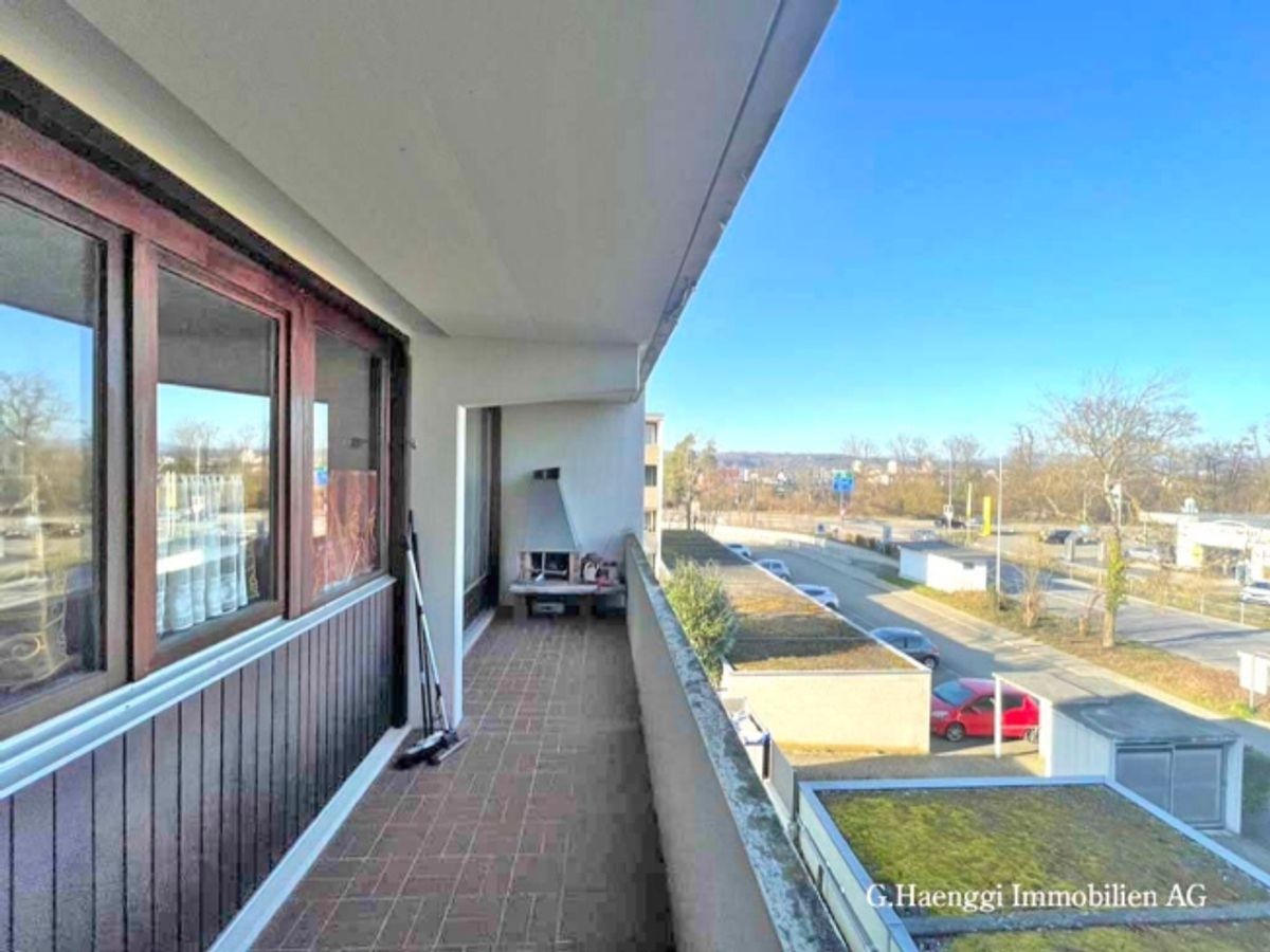 Helle 3 12 Zimmer-Wohnung mit zwei grossen Balkonen - 3