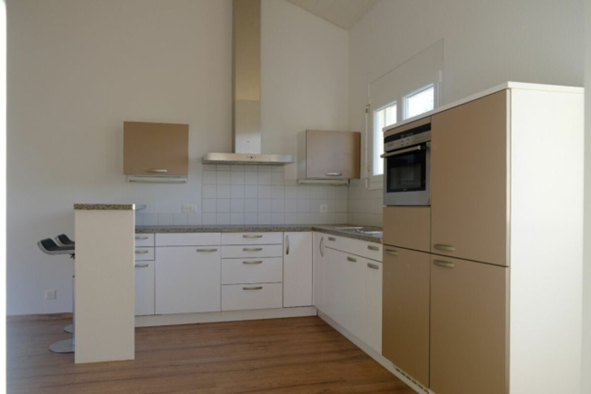 Charmante 2.5-Zimmer-Wohnung mit Aussicht ins Grüne in Aesch BL - 4