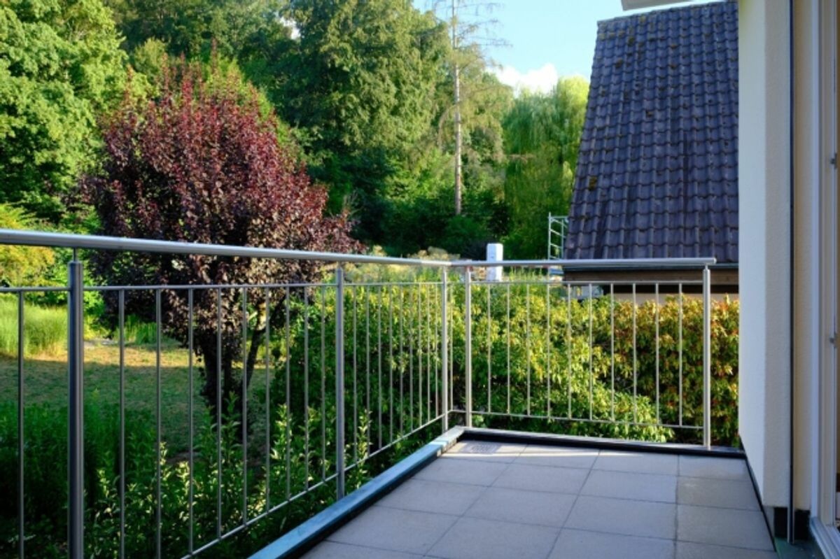 Charmante 2.5-Zimmer-Wohnung mit Aussicht ins Grüne in Aesch BL - 9