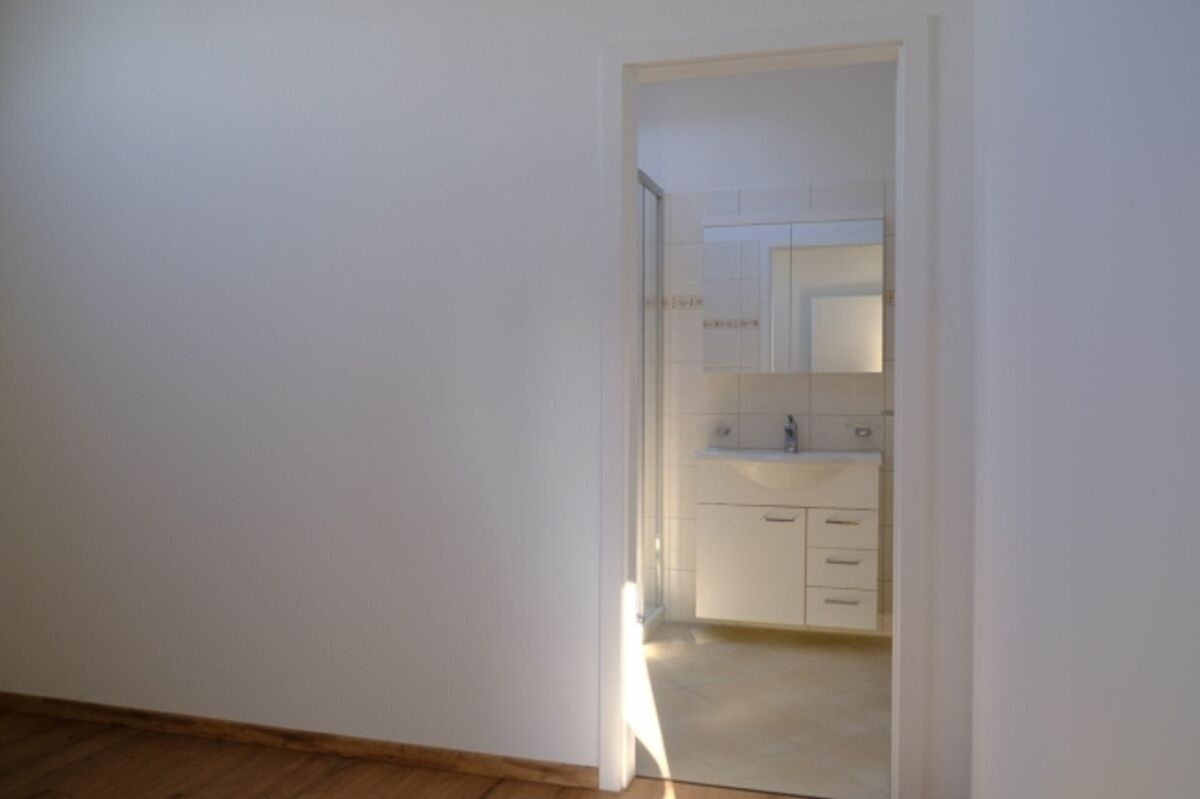 Charmante 2.5-Zimmer-Wohnung mit Aussicht ins Grüne in Aesch BL - 14