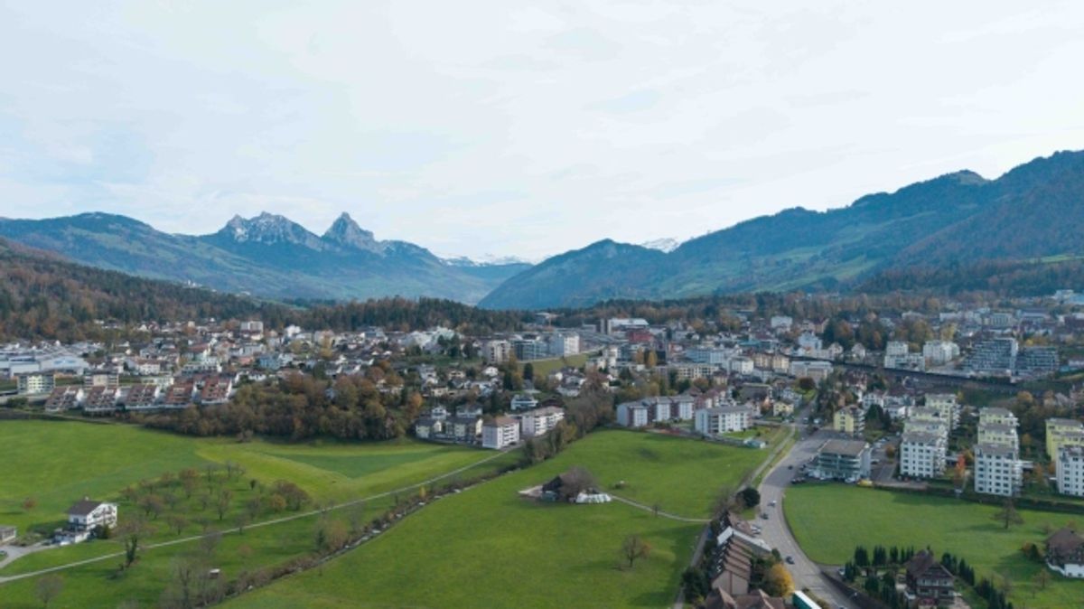 Traumhafte 3.5 Zimmer-Wohnung im ersten Stock mit Aussicht - 0