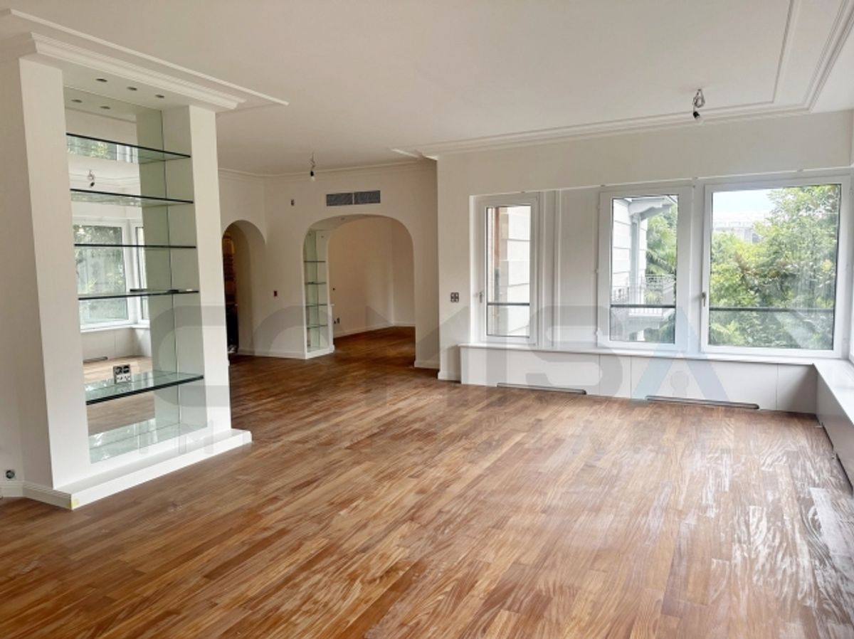 LUGANO ZENTRUM
Elegante 10,5-Zimmer-Wohnung mit Garten - 0