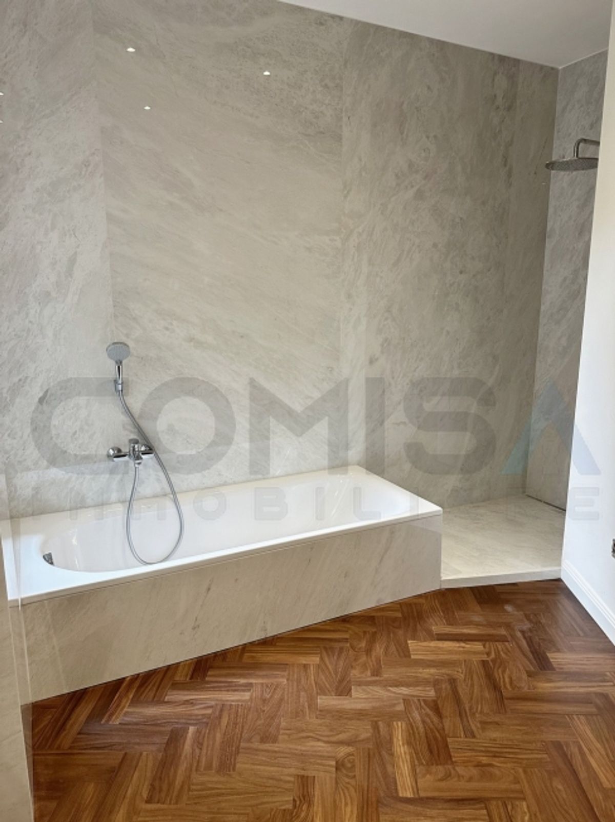 LUGANO ZENTRUM
Elegante 10,5-Zimmer-Wohnung mit Garten - 6