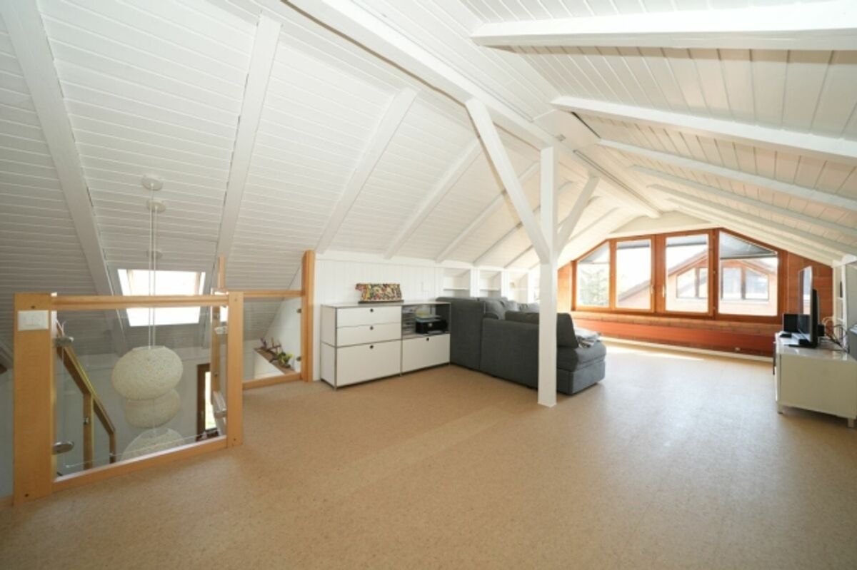 Stilvoll modernisiertes, einseitig angebautes Einfamilienhaus mit sonnigem Garten - 6