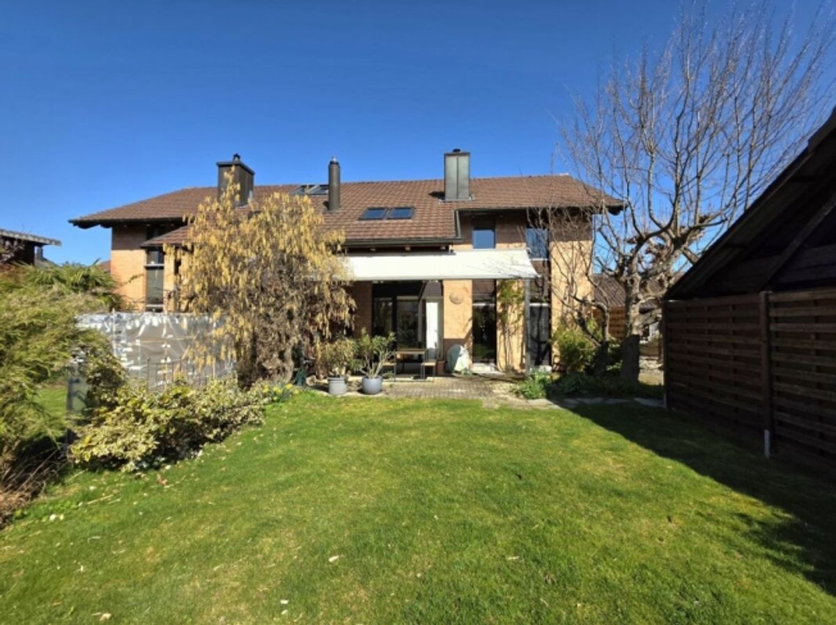Stilvoll modernisiertes, einseitig angebautes Einfamilienhaus mit sonnigem Garten - 11