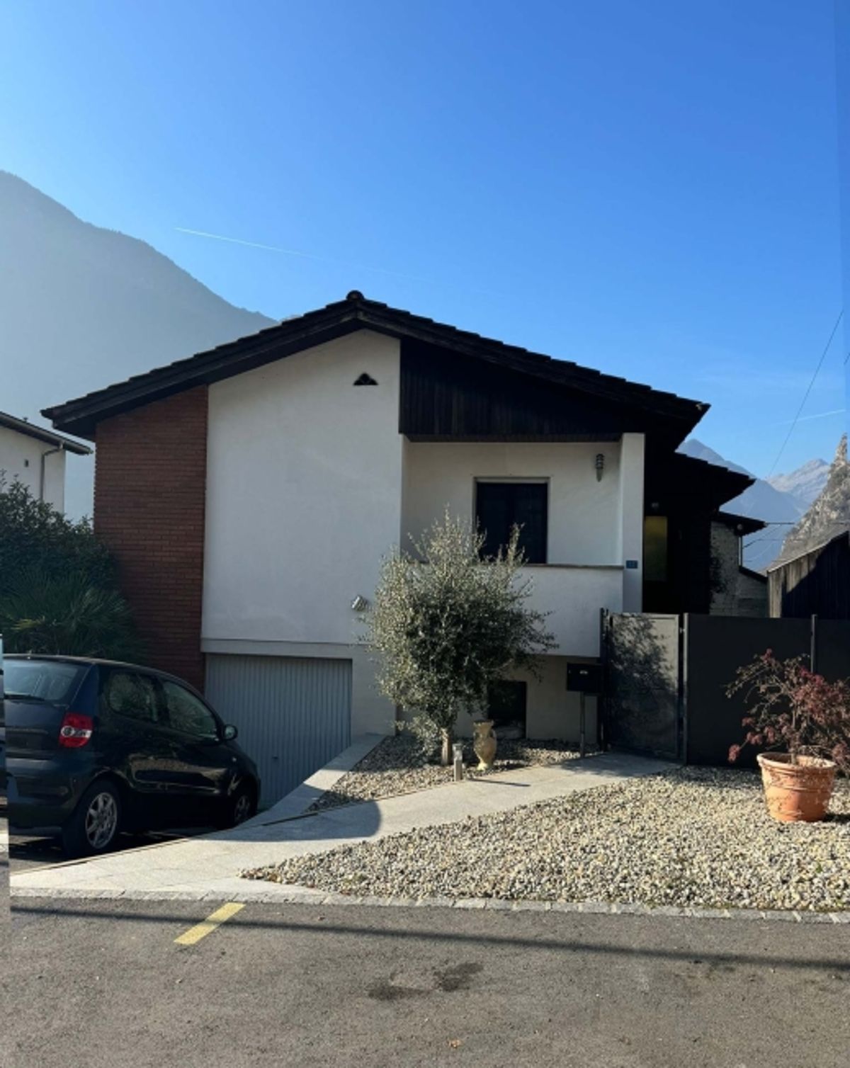 Villa unifamiliare ristrutturata con 4.5 locali a Biasca - 0