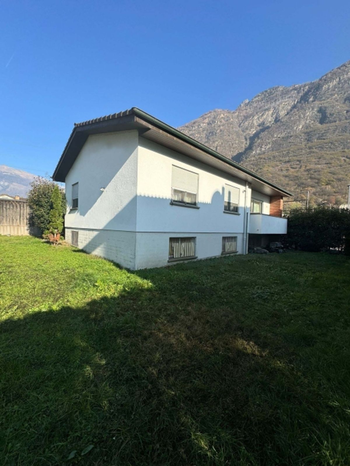 Villa unifamiliare ristrutturata con 4.5 locali a Biasca - 1