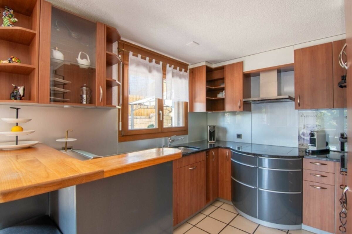 Sehr gepflegtes 5.5-Zimmer Doppeleinfamilienhaus mit traumhaftem Garten, Weitsicht und Platz für die ganze Familie! - 3