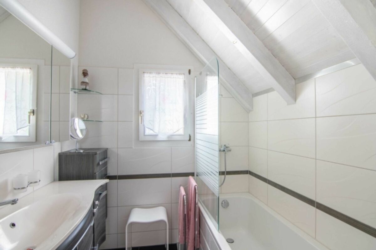 Sehr gepflegtes 5.5-Zimmer Doppeleinfamilienhaus mit traumhaftem Garten, Weitsicht und Platz für die ganze Familie! - 8