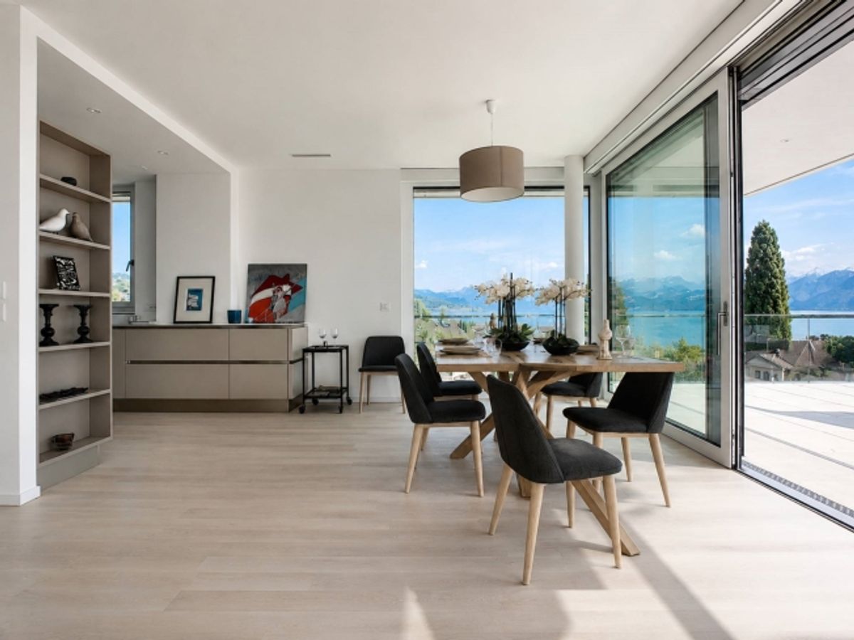 Zeitgenössisches Penthouse mit großer Terrasse, nur einen Moment vom See entfernt - 1
