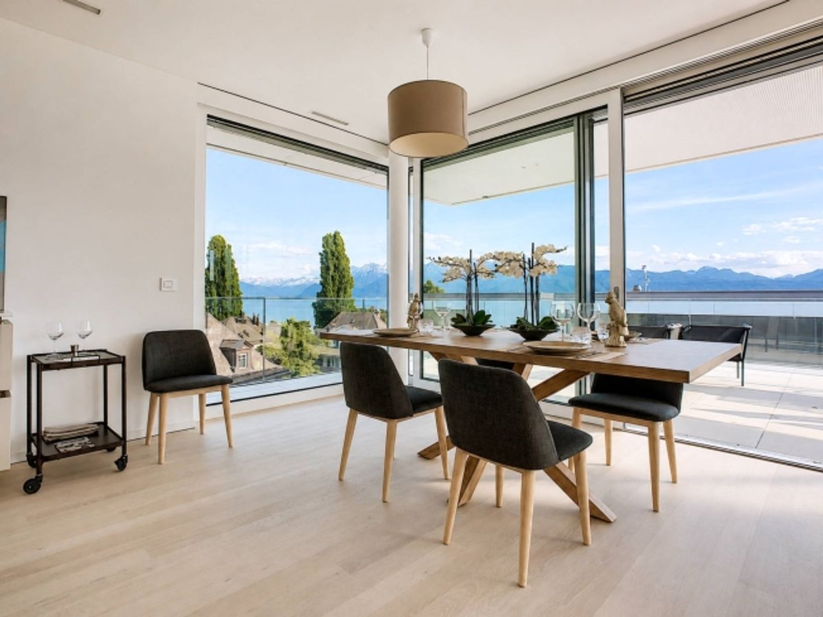 Zeitgenössisches Penthouse mit großer Terrasse, nur einen Moment vom See entfernt - 2