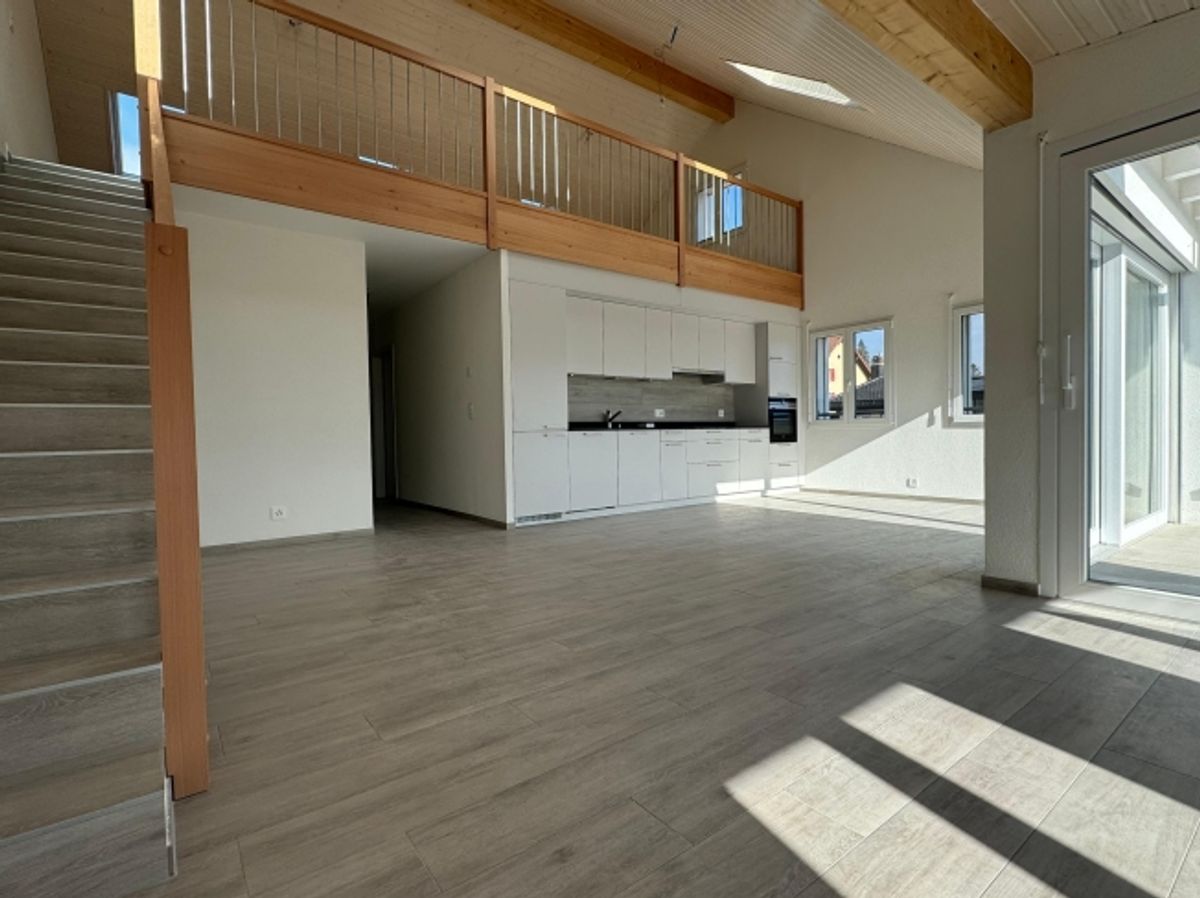 Magnifique attique avec vue superbe, grande mezzanine et transports à proximité immédiate - 3