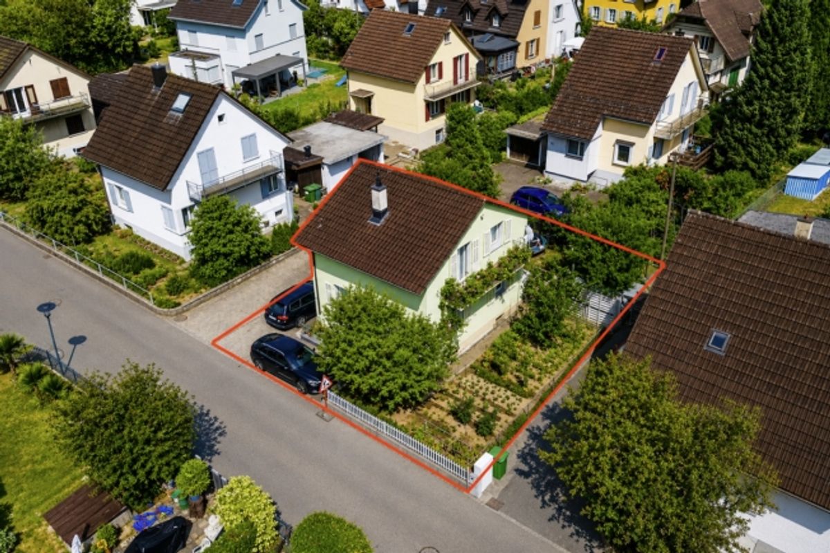 Freistehendes Einfamilienhaus direkt am Bahnhof Lenzburg - 1