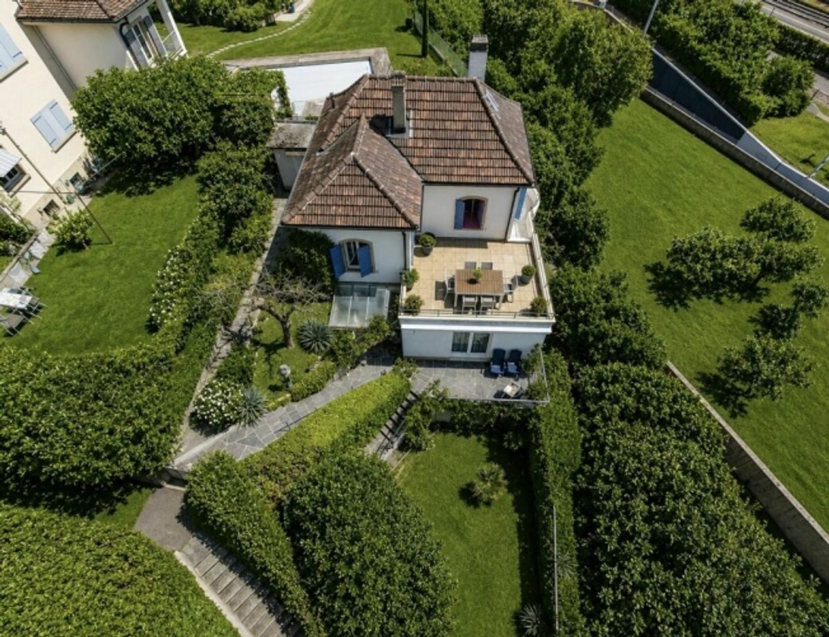 Wunderschöne freistehende Villa mit Panoramablick, 200 m vom See entfernt - 0