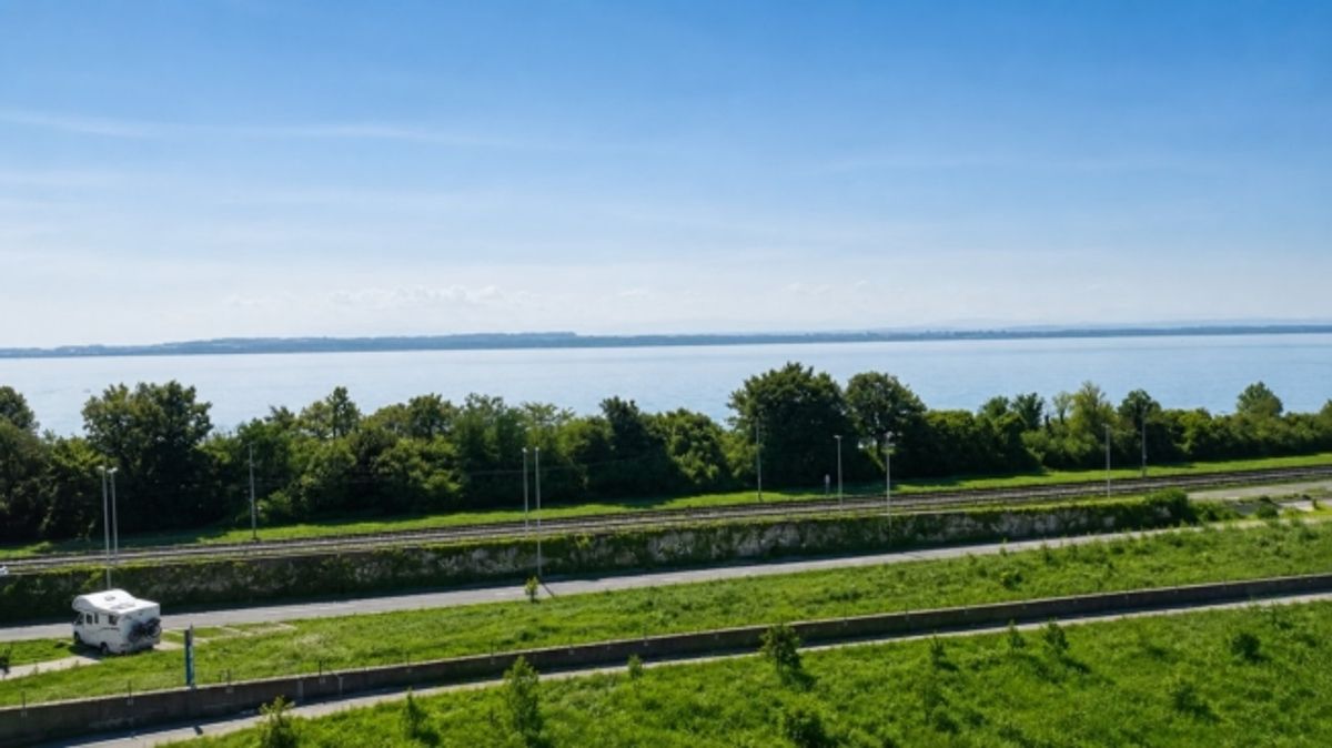 Wunderschöne freistehende Villa mit Panoramablick, 200 m vom See entfernt - 10
