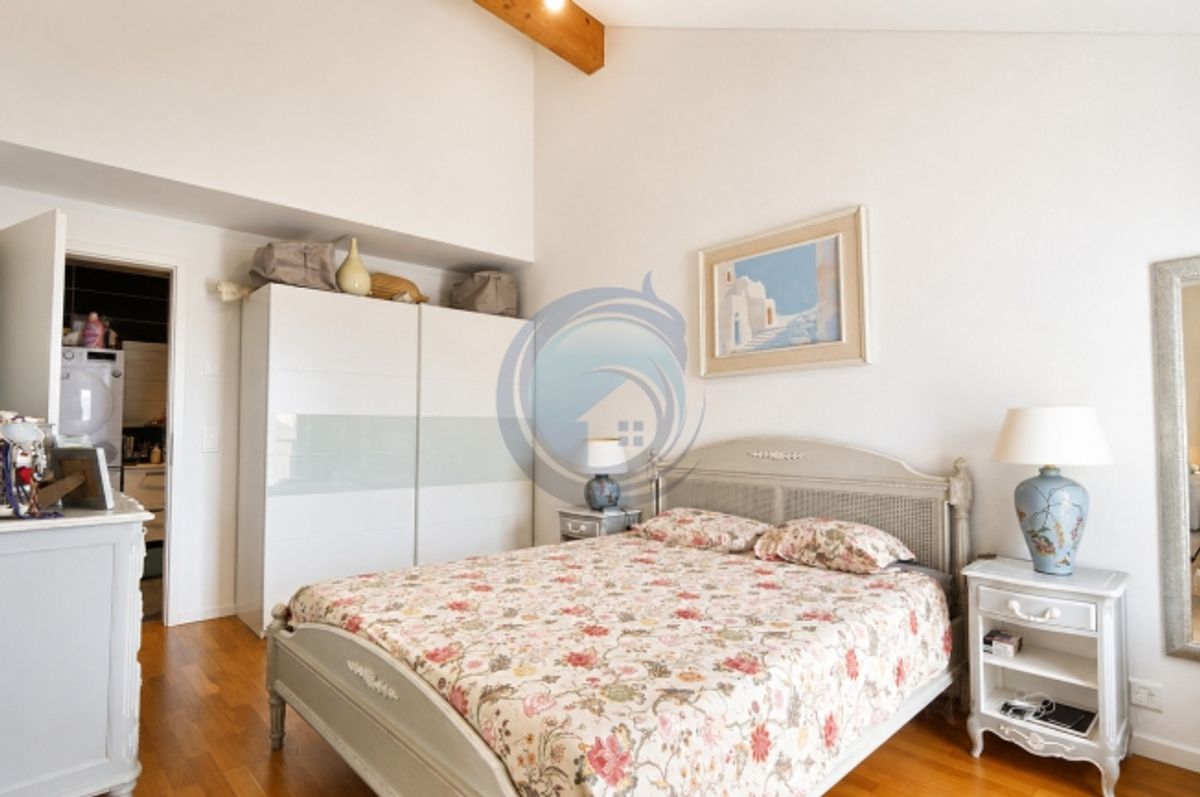 SCHÖNER, LICHTFLUTIGER UND CHARMANTER 4,5-ZIMMER-DOPPELWOHNUNG DURCHGEHEND - 6