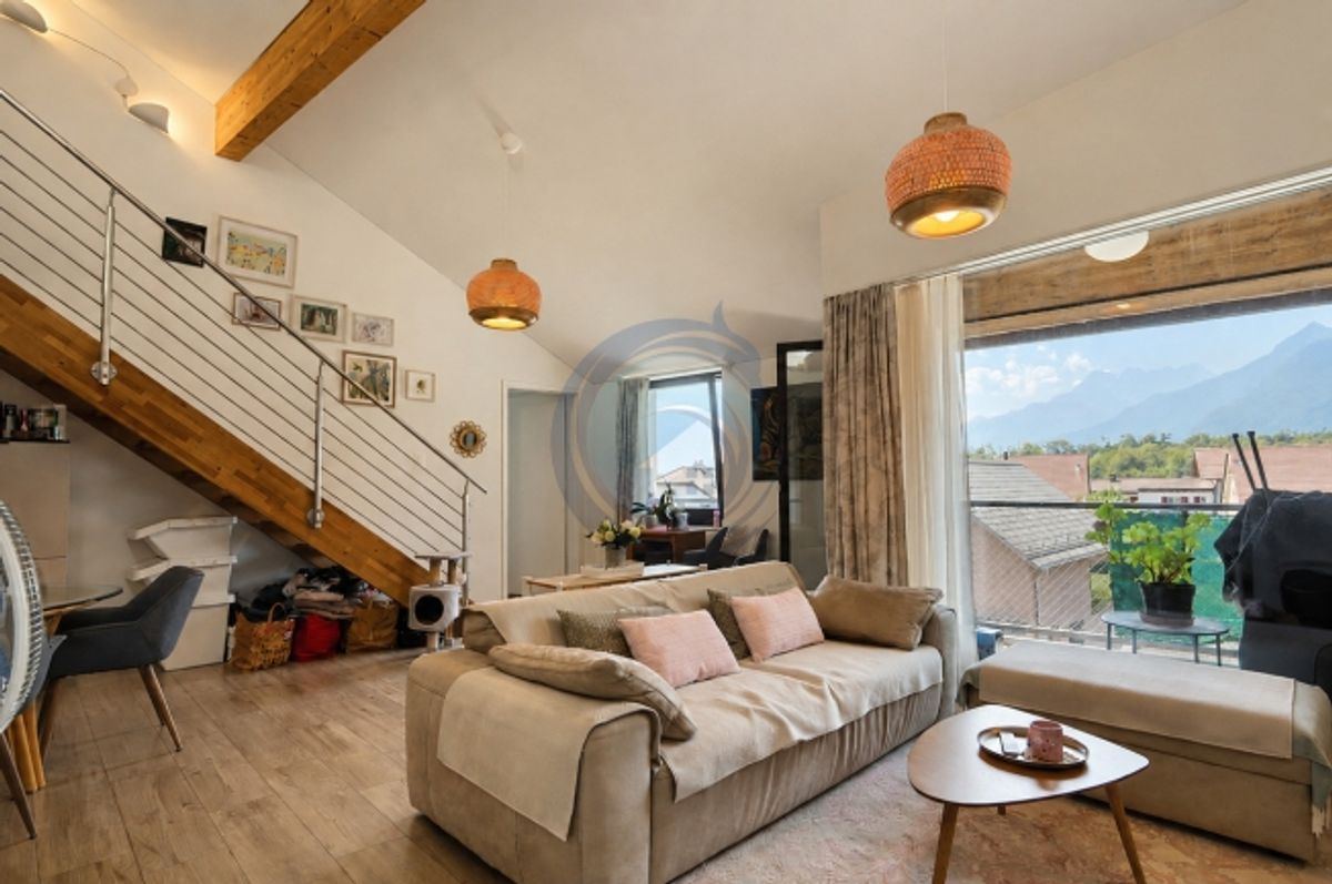 SCHÖNER, LICHTFLUTIGER UND CHARMANTER 4,5-ZIMMER-DOPPELWOHNUNG DURCHGEHEND - 1