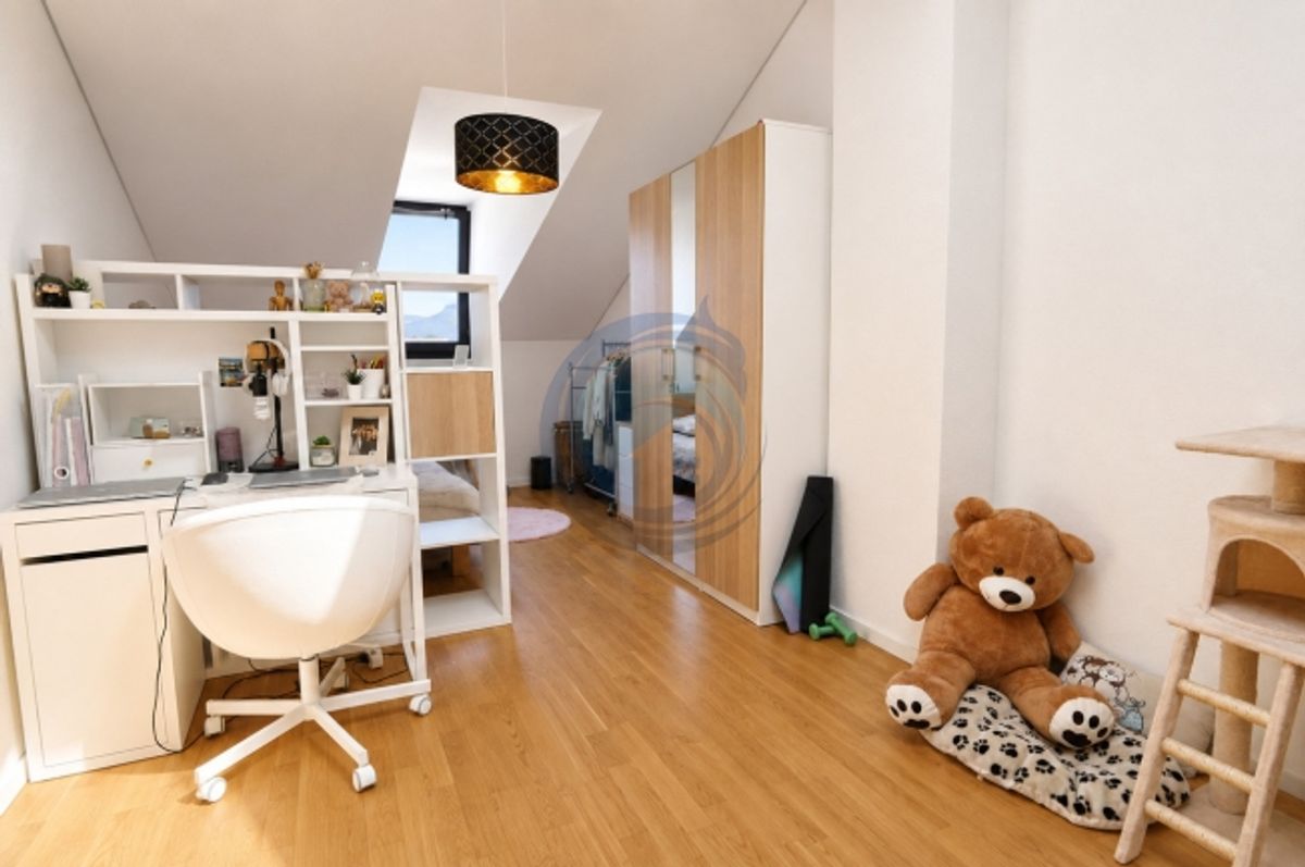 SCHÖNER, LICHTFLUTIGER UND CHARMANTER 4,5-ZIMMER-DOPPELWOHNUNG DURCHGEHEND - 12